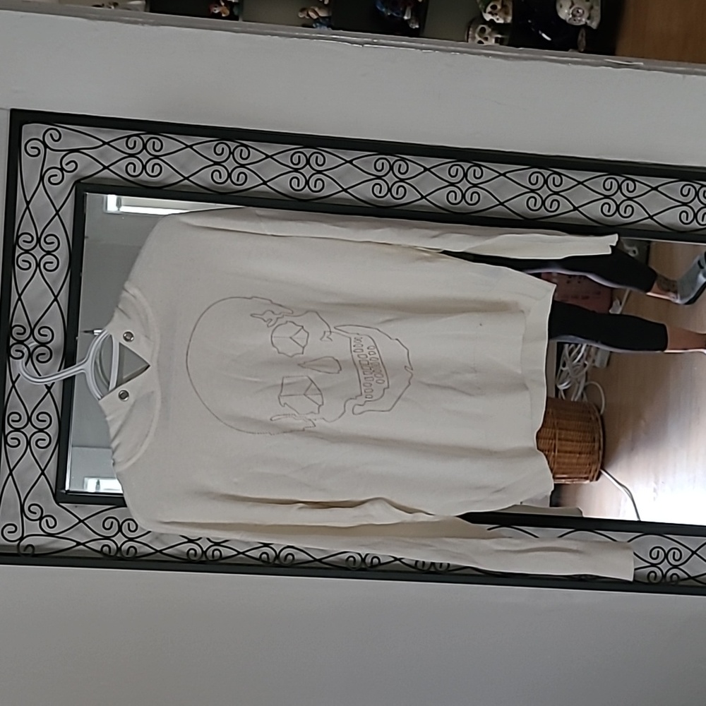 Skull sweater poly/Cashmere blend.